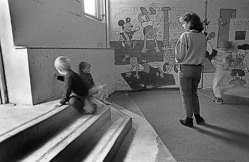 Life in an Inner Melbourne Housing Estate, 1986: Australia : Richard Moore : Journalist : Photographer :